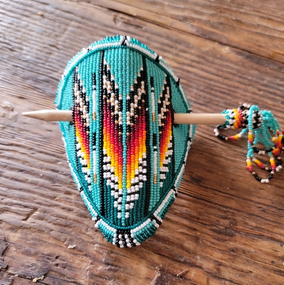 Stunning Native America Hand Beaded Hair Clasp Accessory With Leather Backing - Picture 2 of 8